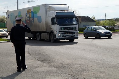 В Белгородской области большегрузам запретят ездить по крымской трассе в жаркую погоду В Белгородской области большегрузам запретят ездить по крымской трассе в жаркую погоду