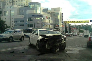 В Белгороде на Богданке столкнулись «ВАЗ-2112» и «Кадиллак» В Белгороде на Богданке столкнулись «ВАЗ-2112» и «Кадиллак»
