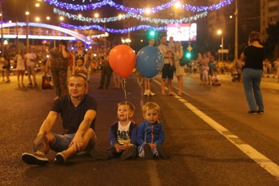В завершении Дня города белгородцы наблюдали праздничный фейерверк В завершении Дня города белгородцы наблюдали праздничный фейерверк