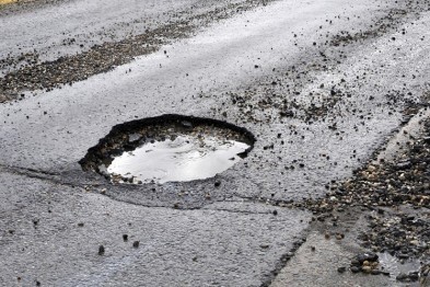 Белгородец отсудил компенсацию за разбитую в яме машину Белгородец отсудил компенсацию за разбитую в яме машину