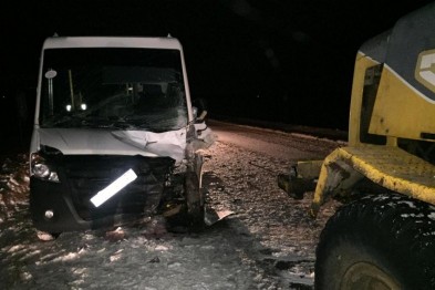 В Белгородской области автобус столкнулся со снегоуборочной машиной В Белгородской области автобус столкнулся со снегоуборочной машиной