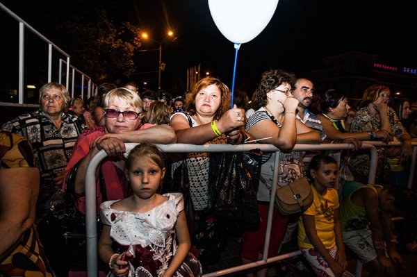 Праздничный салют собрал на Соборной площади тысячи белгородцев