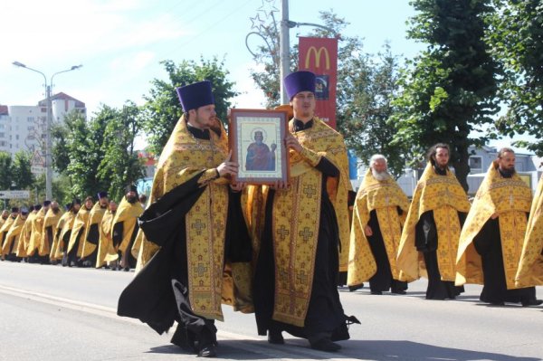 В Белгороде прошёл крестный ход с мощами святого равноапостольного князя Владимира