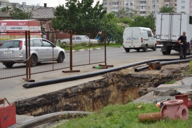 В Белгороде на улице Преображенской ведутся работы по замене изношенной водопроводной трубы