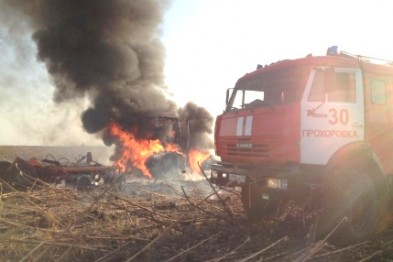 В Прохоровском районе в поле на сельхозработах сгорел трактор