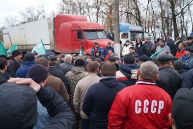 Белгородский губернатор Евгений Савченко встретился с бастующими дальнобойщиками