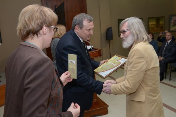 В Белгороде вручили ежегодную губернаторскую премию в области изобразительного искусства