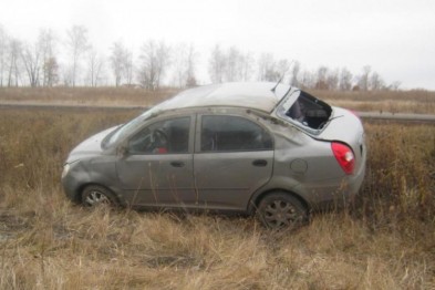 В Белгороде разогнавшаяся автомобилистка улетела в кювет и перевернулась