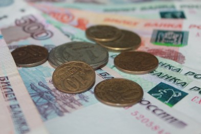 Власти Белгородской области на 5 процентов повысили зарплату бюджетникам, не попавшим под «майские» указы президента