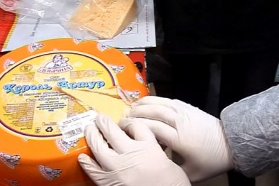 Более полутора тонн сыра сомнительного качества обнаружили на складе в Белгороде