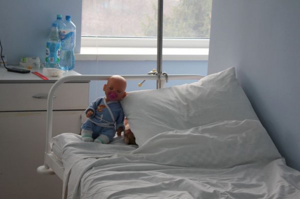 Инспекторы ГИБДД и волонтёры посетили маленьких пациентов белгородской областной больницы