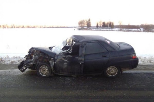 Под Белгородом в столкновении внедорожника и легковушки погиб один из водителей