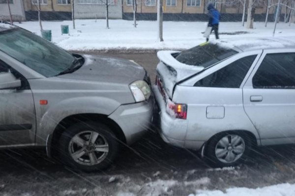 В Белгороде «Тойота» столкнулась с КамАЗом