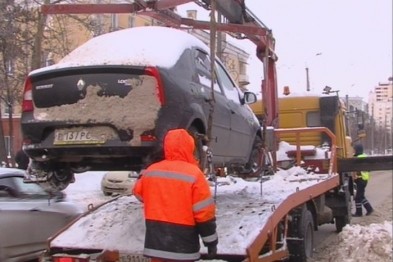 Белгородские полицейские эвакуировали 12 мешающих расчистке дорог автомобилей