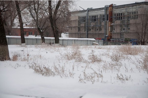 В Белгороде рядом с замороженной стройкой на малой Богданке движение ограничили ещё на год