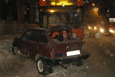 В Белгороде на Богданке столкнулись троллейбус и легковушка