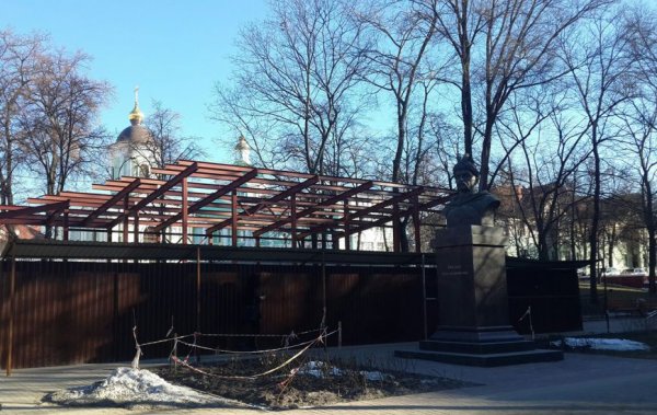 Белгородская прокуратура признала незаконным строительство павльонов-кафе «Оранжевый остров» в центре города