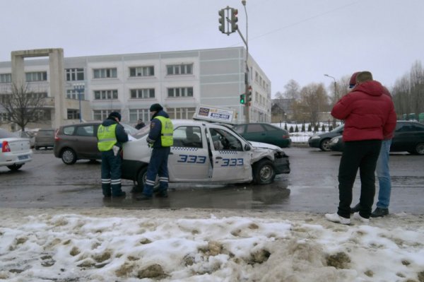 В Белгороде на Харгоре столкнулись две иномарки (ВИДЕО)