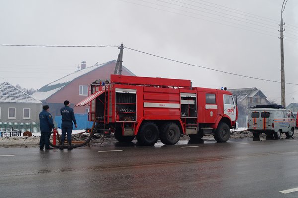 В Белгороде на улице Сумской сгорела мебельная мастерская