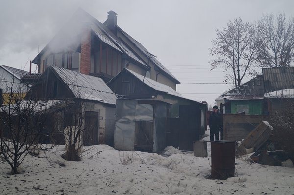 В Белгороде на улице Сумской сгорела мебельная мастерская