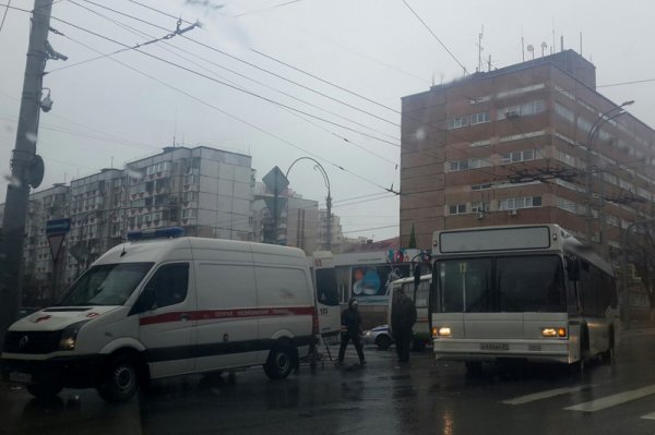 В Белгороде столкнулись два автобуса, есть пострадавшие