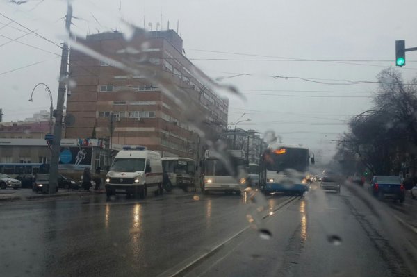 В Белгороде столкнулись два автобуса, есть пострадавшие