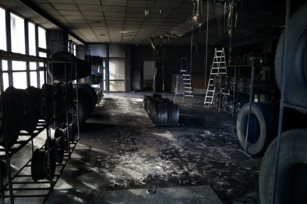 Во время пожара в белгородском шинном центре покрышки не пострадали