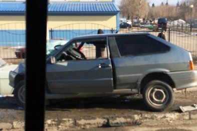 В Белгороде легковушка влетела в фонарный столб