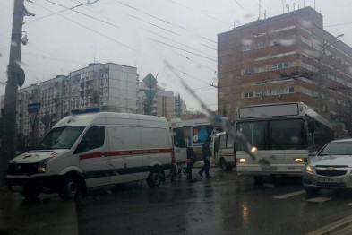В Белгороде столкнулись два автобуса, есть пострадавшие
