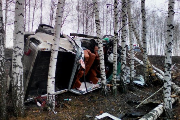 Под Прохоровкой столкнулись тягач и легковушка