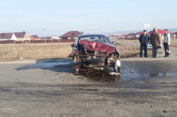 В Белгородской области легковушка столкнулась с тягачом