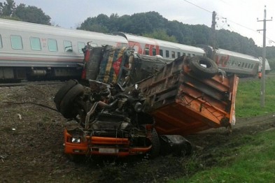 Дело столкнувшегося с поездом белгородского камазиста передали в суд