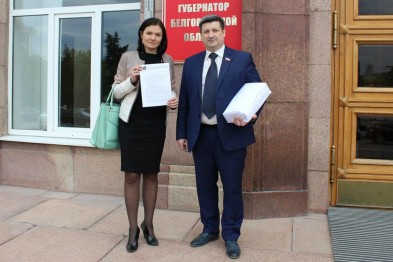 Евгению Савченко передали 11 тысяч подписей против оптимизации системы здравоохранения