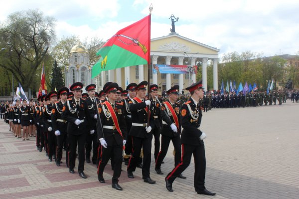 Кадеты прошли парадом по главной площади Белгорода