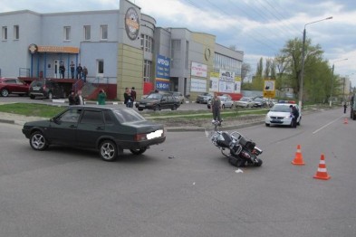 В Белгороде в ДТП попали легковушка и мотоцикл