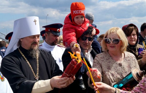 Православные белгородцы на Пасху встретили Благодатный огонь