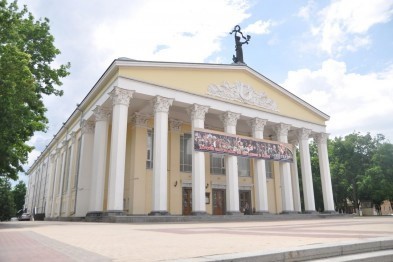 Белгородский драмтеатр готовит премьеры для взрослых и детей