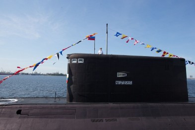Подлодка «Старый Оскол» прошла по Северному морю в сопровождении двух иностранных кораблей
