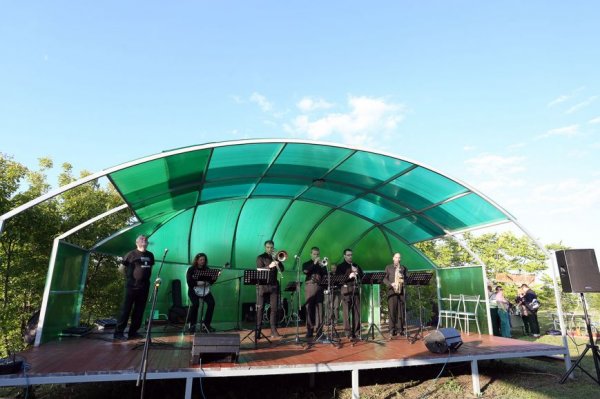 Музыкальные вечера в ботаническом саду БелГУ открывшемся диксилендом