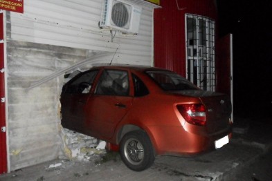 В Белгородской области пьяный бесправник разнёс магазин