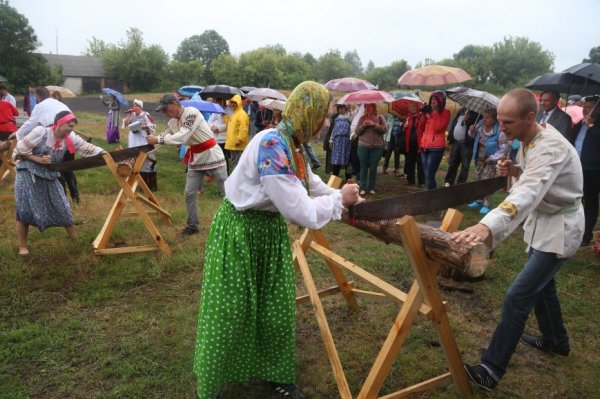 Под Волоконовкой прошла неофициальная деревенская олимпиада «Я — русский крестьянин»
