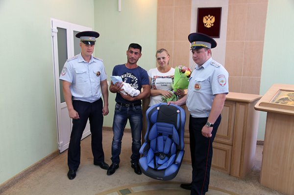Сотрудники ДПС встретили родившую под вой сирены белгородку