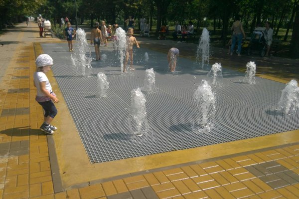 В Южном парке Белгорода заработал контактный фонтан