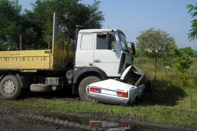 В Белгороде грузовик не оставил шансов на жизнь водительнице «Жигулей»