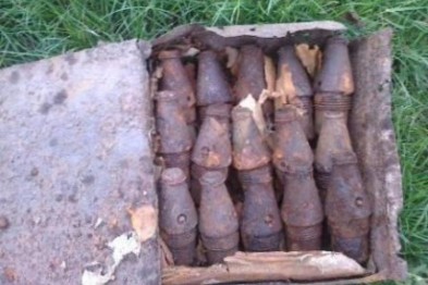 Белгородец наткнулся на железный ящик со взрывателями мин