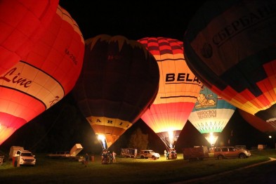 «Небосвод Белогорья» финишировал парадом воздушных шаров и ночным свечением. Фоторепортаж