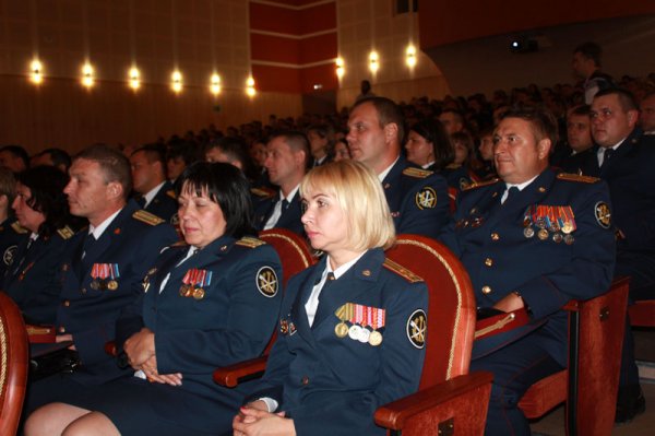 Белгородскому УФСИН вручили символ воинской чести – собственное знамя