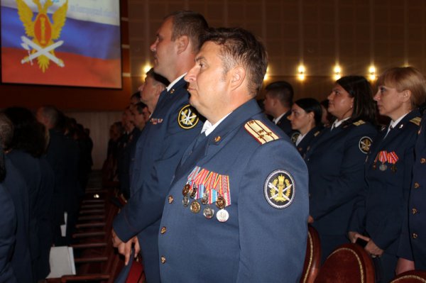 Белгородскому УФСИН вручили символ воинской чести – собственное знамя