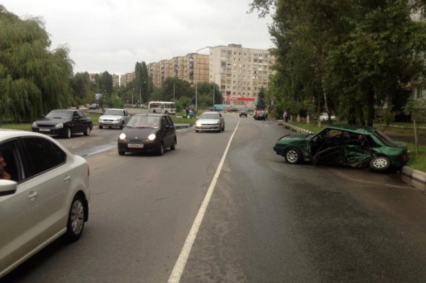 В Белгороде в столкновении двух машин пострадал пешеход