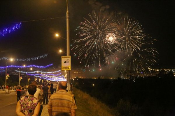 В завершении Дня города белгородцы наблюдали праздничный фейерверк